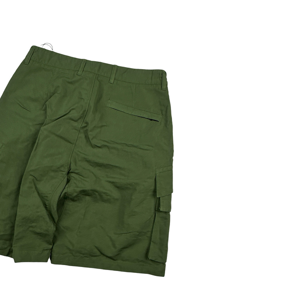 Stone Island 2022 Green Loose Fit Cargo Shorts - 28"