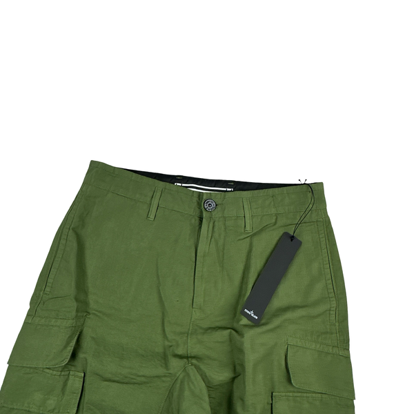 Stone Island 2022 Green Loose Fit Cargo Shorts - 28"