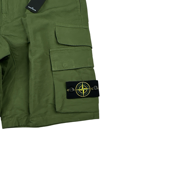Stone Island 2022 Green Loose Fit Cargo Shorts - 28"