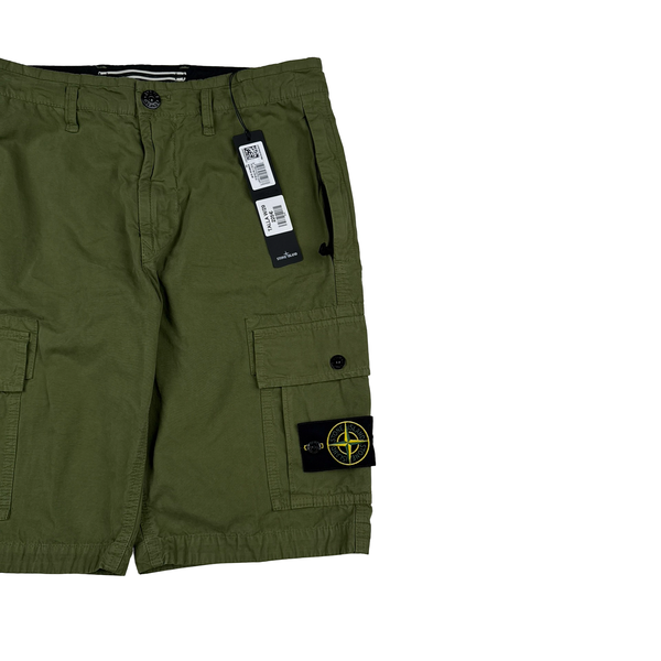 Stone Island 2022 Green Slim Fit Cargo Shorts - 29"