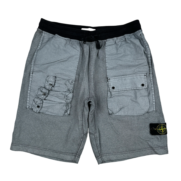Stone Island Tela Placcata Cargo Shorts - Large