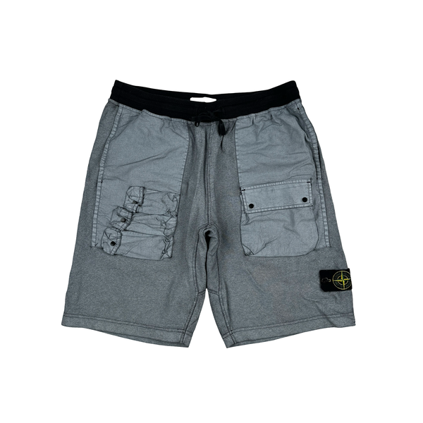 Stone Island Tela Placcata Cargo Shorts - Large