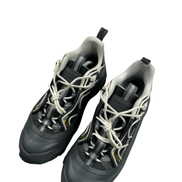 Burberry Low Top Laced Trainers - UK 7