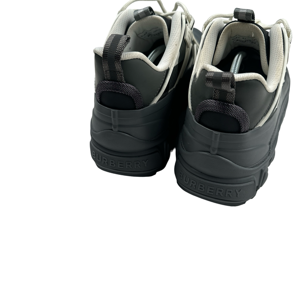 Burberry Low Top Laced Trainers - UK 7