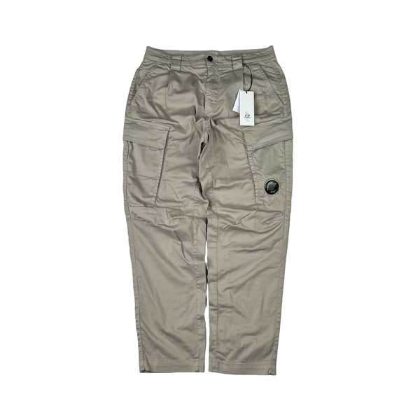 CP Company Cream Ergonomic Fit Cargo Trousers - Medium