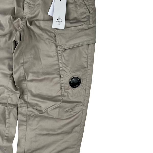 CP Company Cream Ergonomic Fit Cargo Trousers - Medium