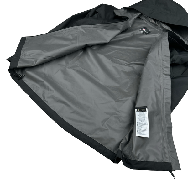 Berghaus Black Gore-tex Lightweight Hooded Raincoat - Small