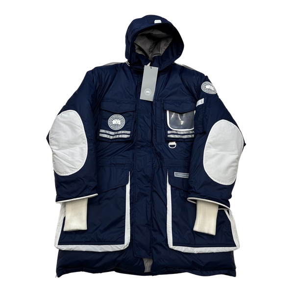 Canada Goose Snow Mantra Goose Filled Winter Expedition Jacket - Medium
