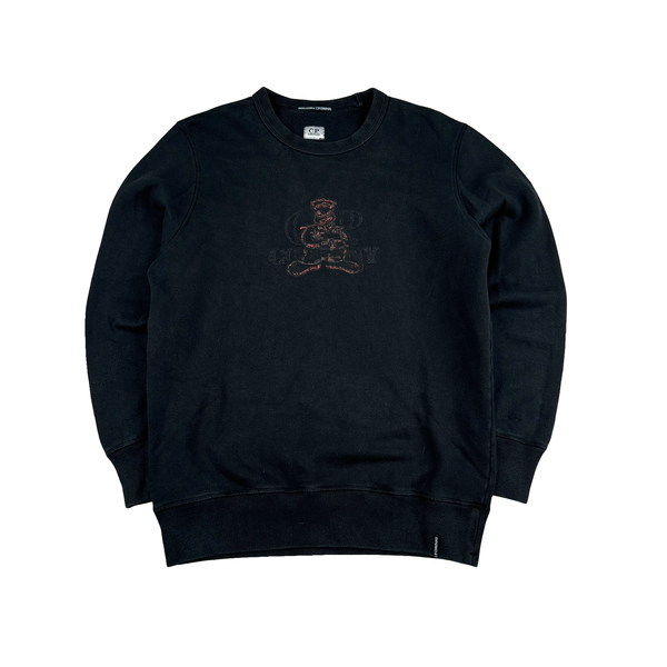 CP Company Black Red Spellout Comic And Cars Graphic Crewneck Jumper - Large