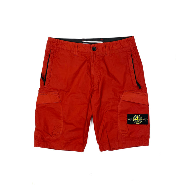 Red stone island shorts shop